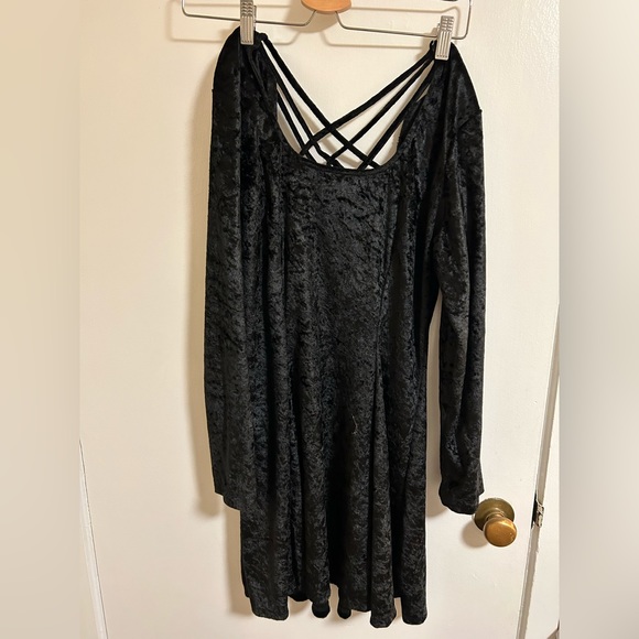 VINTAGE Y2K Jamie Brooke black velvet long sleeve mini skater dress, medium - Picture 3 of 4